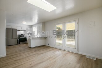 2008 Martha St NE in Albuquerque, NM - Building Photo - Building Photo