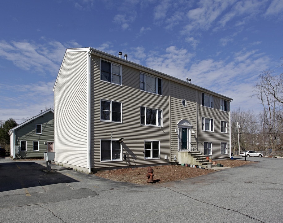 4R Saint Paul St in Blackstone, MA - Foto de edificio