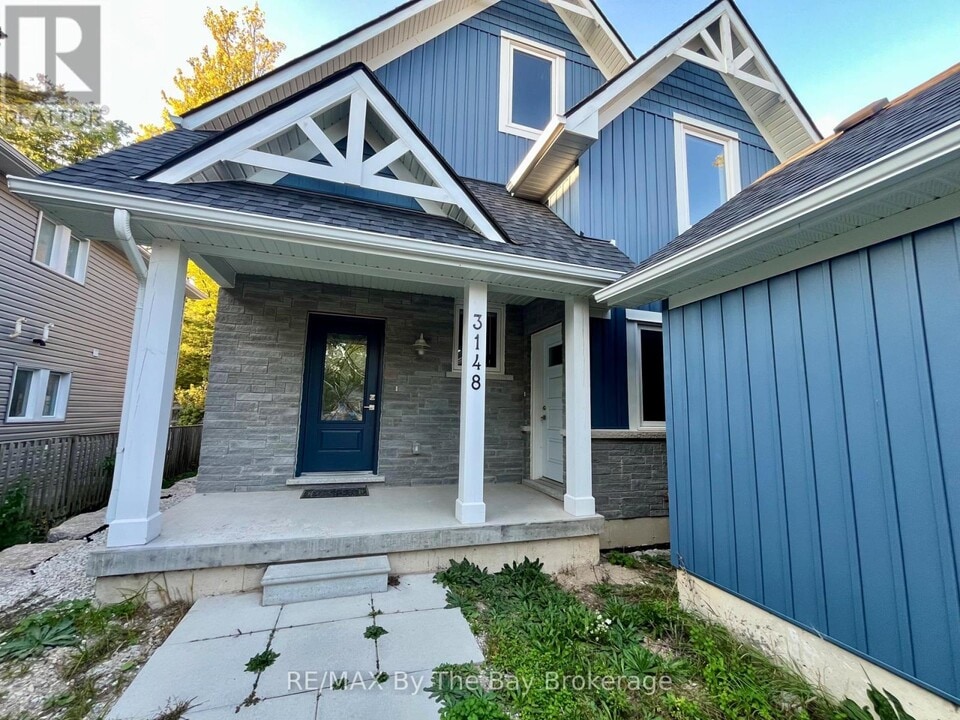 3148 Mosley St in Wasaga Beach, ON - Building Photo