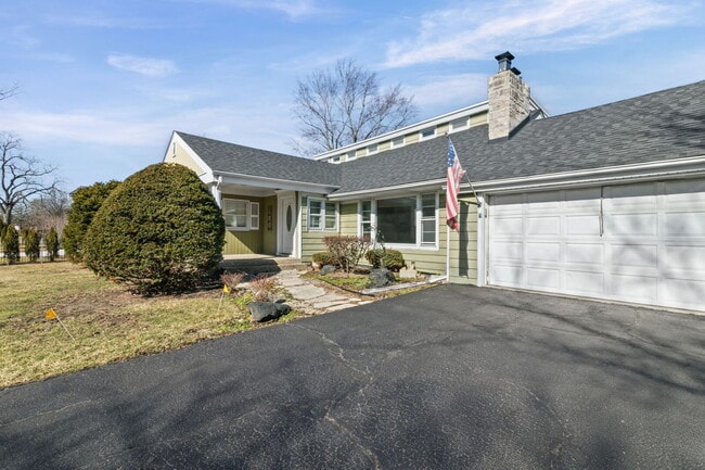 property at 836 W Everett Rd