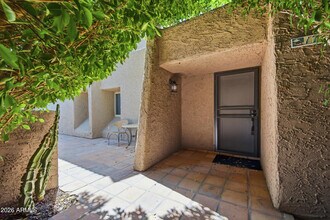 7428 N Vía Camello Del Norte in Scottsdale, AZ - Building Photo - Building Photo