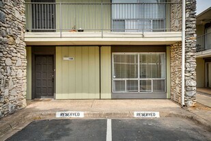 500 E Riverside Dr in Austin, TX - Building Photo