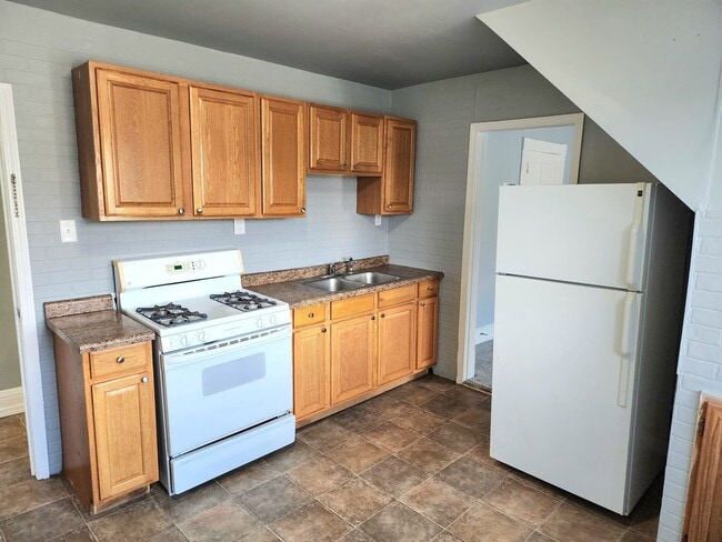 property at 27 E 13th St