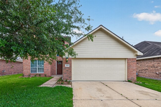property at 6915 Great Oaks Shadow Dr