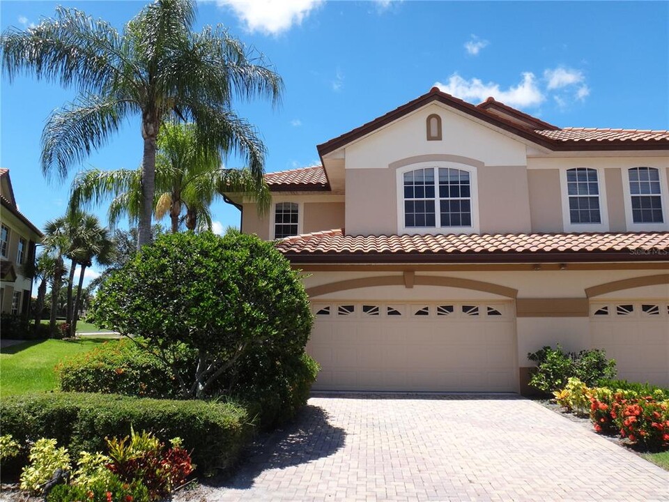 8356 Miramar Way in Lakewood Ranch, FL - Foto de edificio