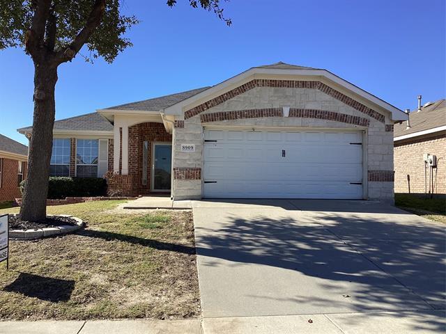 8909 Weller Ln in Fort Worth, TX - Building Photo