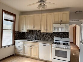 5138 W Montrose Ave, Unit 2 in Chicago, IL - Building Photo