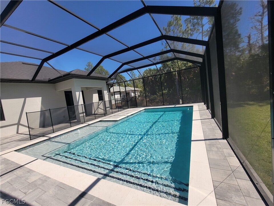 4782 8th Ave SE in Naples, FL - Building Photo