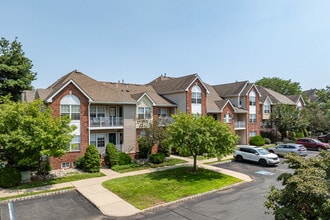 Pike Run Village in Belle Mead, NJ - Foto de edificio - Building Photo