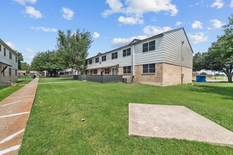 Donna Lynn Apartments in Grand Prairie, TX - Building Photo - Building Photo