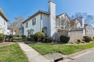 285 Ferdinand Cir in Virginia Beach, VA - Building Photo - Building Photo