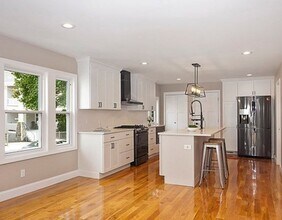 68 Edward St in Medford, MA - Foto de edificio - Building Photo