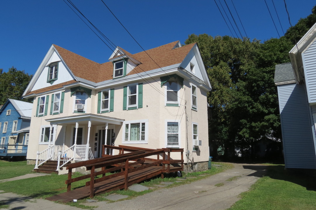 28 Fair St in Norwich, NY - Building Photo