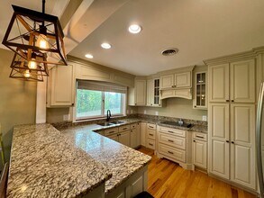 732 Hillgate Rd in Paducah, KY - Foto de edificio - Building Photo