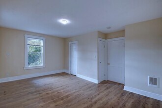 33 Crystal St-Unit -2 in Southbridge, MA - Building Photo - Building Photo