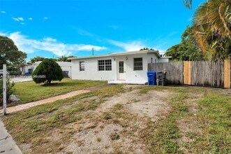 3900 SW 47th Ave in West Park, FL - Building Photo - Building Photo