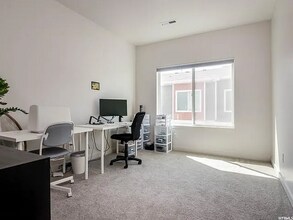 988 Sapphire Peak Dr in Bluffdale, UT - Building Photo - Building Photo