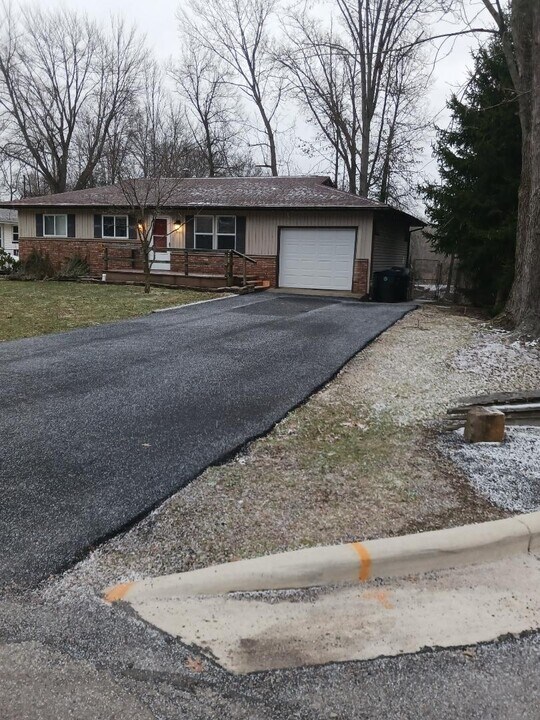 2955 Hilda Dr SE in Warren, OH - Building Photo