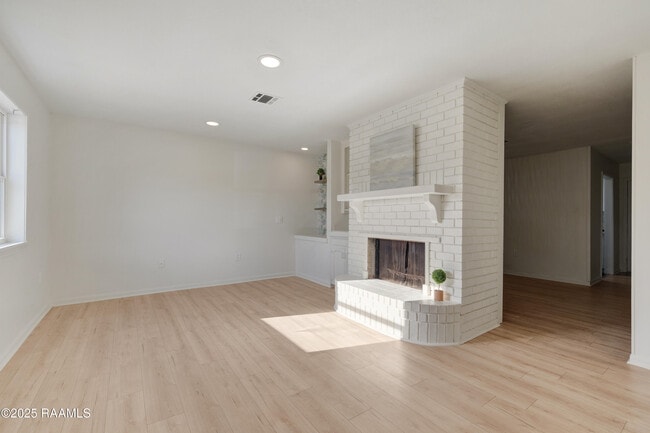 121 Courtney Dr in Lafayette, LA - Building Photo - Building Photo