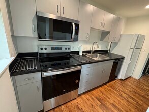 1009 NW Hoyt St in Portland, OR - Building Photo - Building Photo