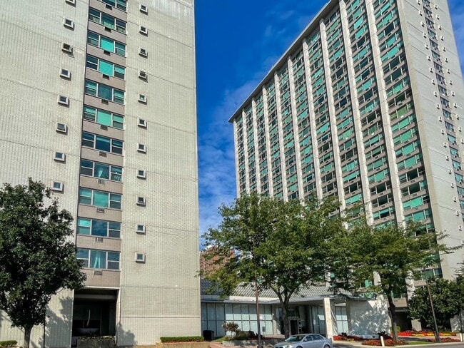 3600 N Lake Shore Dr, Unit 1517 in Chicago, IL - Building Photo - Building Photo
