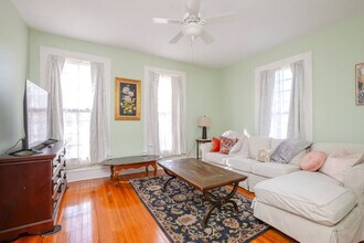 406 NE 7th Ave in Gainesville, FL - Foto de edificio - Building Photo