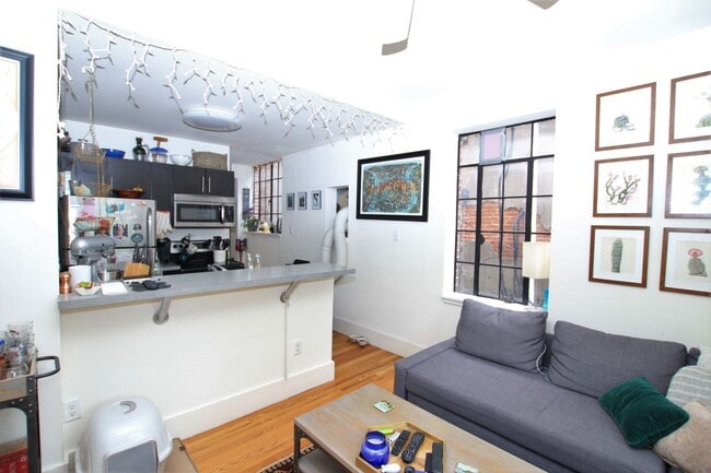 2831 W Girard Ave in Philadelphia, PA - Building Photo - Building Photo