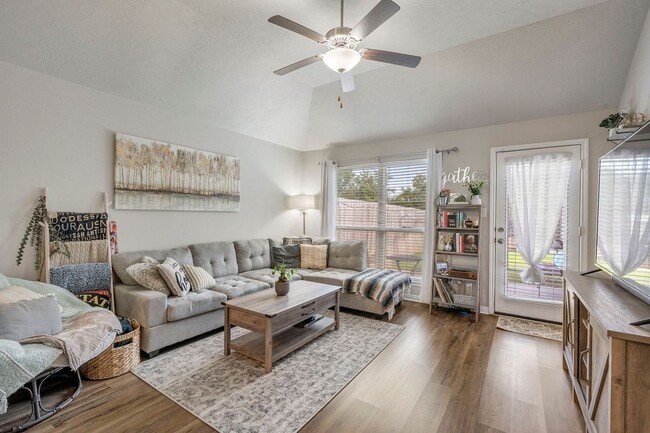 3700 Mckenzie St in Bryan, TX - Building Photo - Building Photo