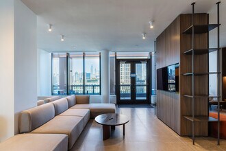 Tower 77 in Brooklyn, NY - Foto de edificio - Interior Photo