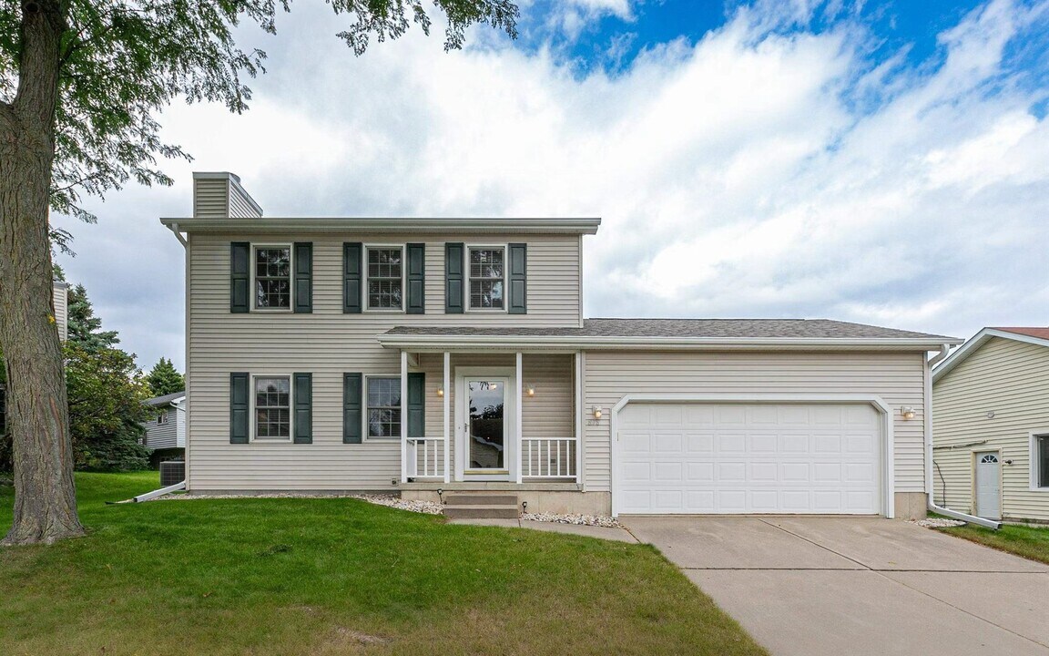 878 Sky Ridge Dr in Madison, WI - Building Photo