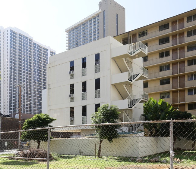 240 Liliuokalani Ave in Honolulu, HI - Foto de edificio - Building Photo