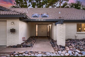 1305 E Steamboat Bend Dr in Tempe, AZ - Building Photo - Building Photo