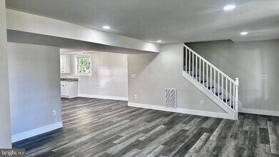 5241 Main St in Stephens City, VA - Foto de edificio - Building Photo