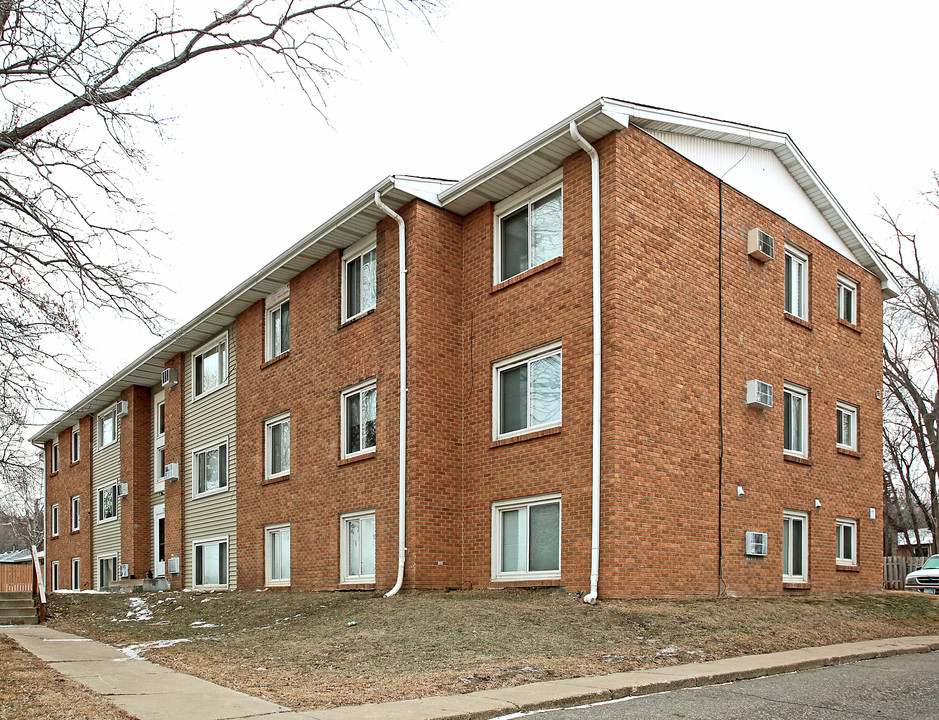 Vista View Apartments in Burnsville, MN - Building Photo