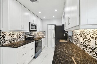 131 Adalia Ave in Tampa, FL - Building Photo - Building Photo