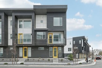 Nova by Lotus in Clearfield, UT - Foto de edificio - Building Photo