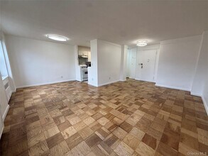 16 Lake St in White Plains, NY - Foto de edificio - Building Photo