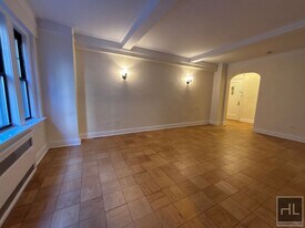 Christopher Street, Unit 4N in New York, NY - Building Photo