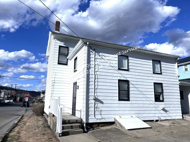 600 8th St in New Brighton, PA - Building Photo - Building Photo