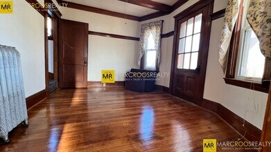 4 High St, Unit 2 in Somerville, MA - Foto de edificio - Building Photo