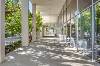 6211 W Northwest Hwy in Dallas, TX - Building Photo - Building Photo