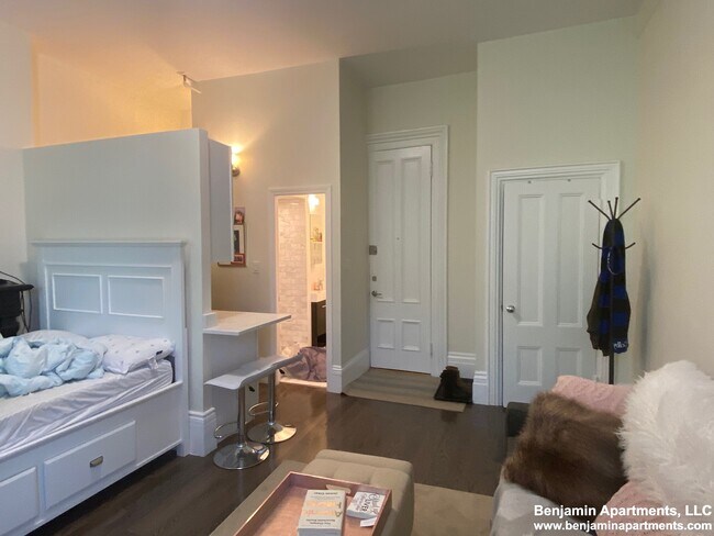 100 Charles St, Unit 21 in Boston, MA - Building Photo - Building Photo