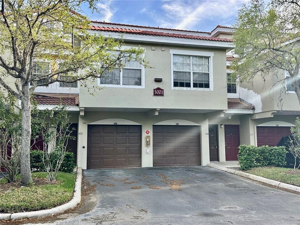 5001 Baraldi Cir in Sarasota, FL - Building Photo