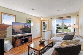 3239 Oak View Dr in Woodbury, MN - Building Photo - Building Photo