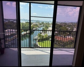 2500 NE 135th St in North Miami, FL - Building Photo - Building Photo