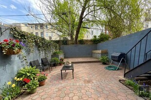 HALSEY STREET, Unit 1R in Brooklyn, NY - Building Photo