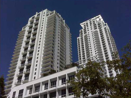 1638 S Bayshore Ct, Unit 202G in Miami, FL - Building Photo