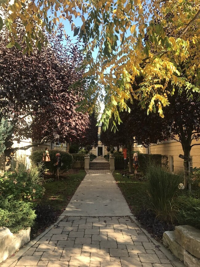 921 Hinman Ave Rentals in Evanston, IL