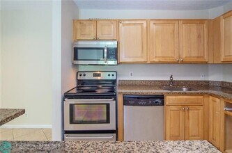 10701 Cleary Blvd in Plantation, FL - Building Photo - Building Photo