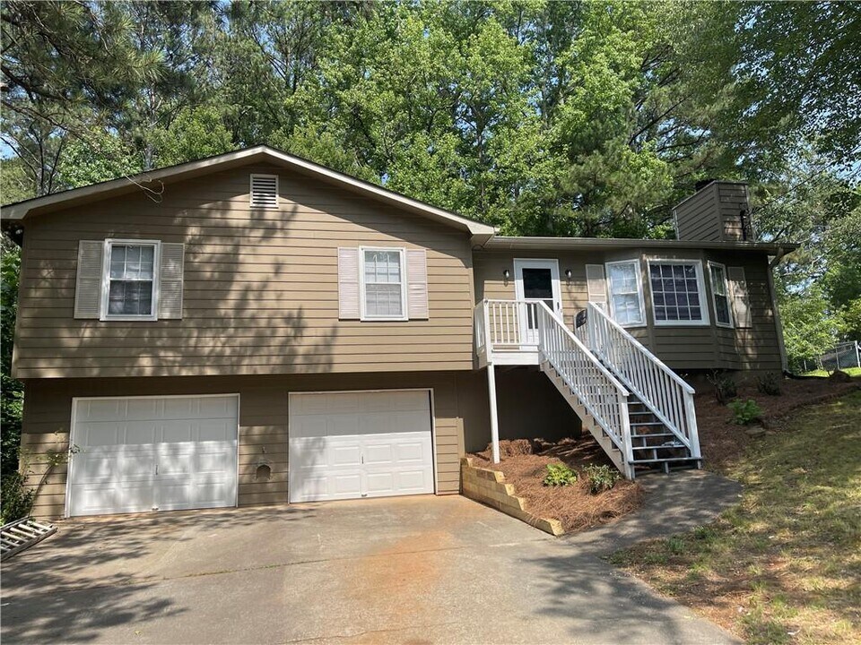 290 Carmon Dr in Canton, GA - Building Photo